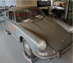  ??  ?? Below left: Unrestored 1966 911 in Slate Grey is an Italian-delivered, matching numbers car. It’s for sale as a restoratio­n project