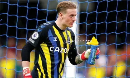  ?? ?? Jordan Pickford returned for Everton’s win over Norwich but is still feeling the effects of a shoulder injury. Photograph: Peter Byrne/PA