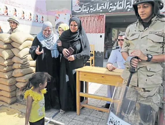  ?? Picture Andre Pain ?? Soldiers stand guard as voters leave a polling station in Cairo during Egyptian presidenti­al elections