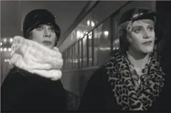  ?? United Artists 1959 ?? Tony Curtis (left) and Jack Lemmon hide out as women in “Some Like It Hot.”