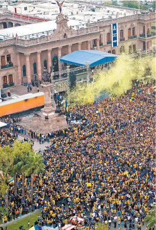  ??  ?? La Macroplaza, el punto final de la celebració­n por el sexto título de Tigres