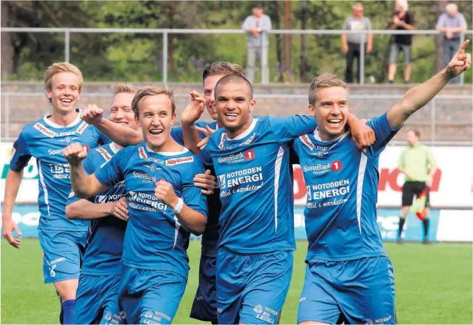  ?? FOTO BJØRN BORGE ?? Notodden var veldig gode da de slo Baerum på bortebane lørdag. 0-4 endte kampen på Sandvika Stadion. Kamal Saaliti (i midten) scoret to mål.