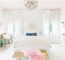  ?? PHOTO COURTESY OF ALYSSA ROSENHECK FOR A BEAUTIFUL MESS ?? A light pink ceiling in a room with white walls makes “the whole room glow,” said interior designer Laura Garner