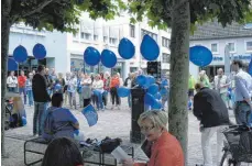  ?? FOTO: PRIVAT ?? Ein europablau­er Spritzenha­usplatz: Auch in Aalen wollen Menschen nun regelmäßig für Europa auf die Straße gehen.