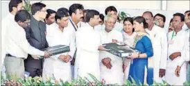  ??  ?? CM Akhilesh Yadav giving laptop to a student in Lalitpur on Tuesday.