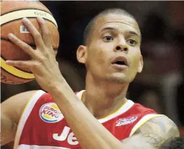  ??  ?? Hasta la pasada temporada, Denis Clemente jugó para Humacao.