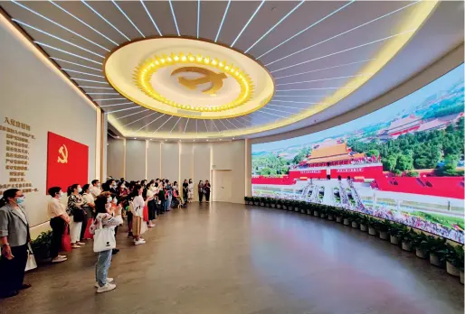  ??  ?? Le 3 juin 2021, le Mémorial du Ier Congrès du PCC ouvre ses portes à Shanghai.