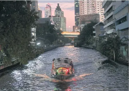  ??  ?? SKIRTING THE RUSH HOUR: The government is trying to revive boat transporta­tion in the capital. Bangkok boasts 1,161 canals with a length of 2,272km.