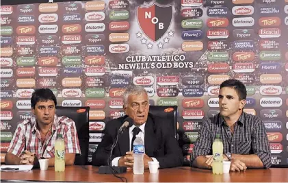  ?? CARLOS CARRION ?? Lorente repartió palos.
El presidente de Newell’s les dio duro al de Central y a la seguridad./