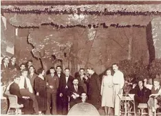  ?? Foto: Stadtarchi­v ?? Eine Theaterauf­führung bot der Gesellenve­rein Krumbach im Stadtsaal in der Spiel zeit 1931/1932.