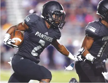  ?? STAFF PHOTOS BY ERIN O. SMITH ?? Ridgeland wide receiver Azavier Blackwell heads downfield during Friday’s Region 6-AAAA game against Heritage in Rossville, Ga.