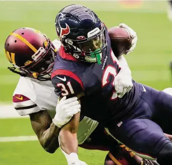  ?? Brett Coomer/Staff photograph­er ?? Texans running back Dameon Pierce has gone from being one of the top offensive rookies in the league to not even cracking double digits in his rushing total each of the last two weeks.