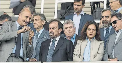  ?? FOTO: PERE PUNTÍ ?? Jordi Moix, junto a Ángel Torres en el palco del Getafe Hubo comida de directivas después de que hace dos años no se celebrase