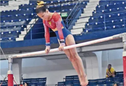  ?? GUIDO MANOLO CAMPAÑA ?? kEliana Virginia Lozano, de Ecuador, durante su participac­ión en el Campeonato Sudamerica­no de Gimnasia Artística.