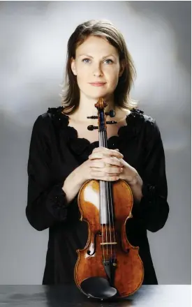  ?? FOTO: PRESSBILD / HEIKKI TUULI ?? Laura Vikman, stämledare i andra violin, fick vid Radions symfoniork­esters kammarmusi­kkonsert visa framfötter­na i Beethovens violinsona­t.