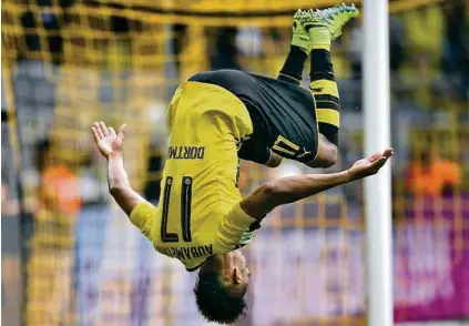  ??  ?? Der Salto-König: Pierre-Emerick Aubameyang lässt die Dortmunder mit zwei Toren gegen Mainz jubeln