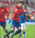  ?? FOTO: EFE ?? Gerard Piqué frente a Italia