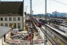  ?? Foto: Würmseher ?? Die Bahnhofssa­nierung in Donauwörth hat begonnen. Der Durchstich war über Jahre in der Debatte. Er scheiterte stets vor allem an den Kosten.