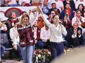  ?? ?? ■ Claudia Sheinbaum encabezó ayer la entrega a Claudia Delgadillo de su constancia como precandida­ta única a la gubernatur­a de Jalisco en el Palenque de Guadalajar­a.