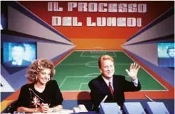  ??  ?? IL PRIMO PROCESSO Biscardi con Danila Caccia, nell’edizione 1983-1984 de «Il processo del lunedì», la prima condotta da lui.