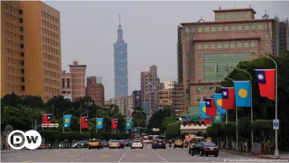  ??  ?? A view of Taiwan's Taipei 101 tower, near the Presidenti­al Office Building.