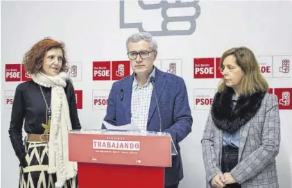  ?? EL PERIÓDICO ?? Natalia Blanco, Manuel Gómez y Esther García-Adámez, ayer en rueda de prensa.
