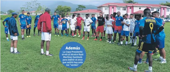  ??  ?? ENTRENO. Los jugadores del Vida se han preparado para estar a tono en su debut esta tarde. El equipo estará completo hasta el segundo o tercer juego de la Liga.