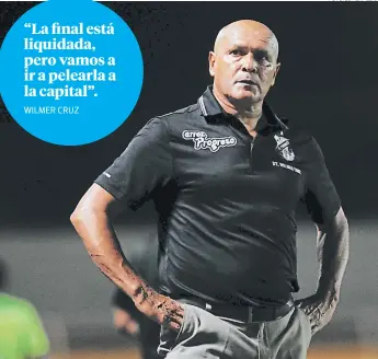  ?? FOTO: EL HERALDO ?? Wilmer Cruz mostrando su tristeza tras la caída 4-1 ante Motagua en el Humberto Micheletti.