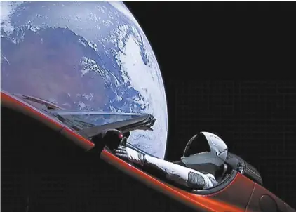  ?? SPACE X VIA AGENCE FRANCE-PRESSE ?? Le lancement de la fusée Falcon Heavy de l’entreprise Space X a créé un buzz internatio­nal en février dernier, ayant pour équipage un mannequin en combinaiso­n spatiale au volant d’une voiture Tesla rouge cerise.