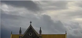  ?? Photo: Kevin
Farmer ?? THUNDER: Storm clouds build over Toowoomba’s St Patrick’s Cathedral on December 15, 2018.