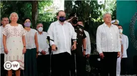  ??  ?? Mexico's President Andres Lopez Obrador (right) apologized at a ceremony for "grievances" committed against Maya communitie­s