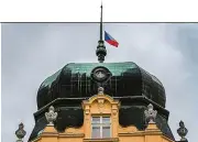  ?? Foto: Michal Šula, MAFRA ?? Lány Vlajka na půl žerdi vlaje i v lánském zámku, kde probíhá summit prezidentů V4.