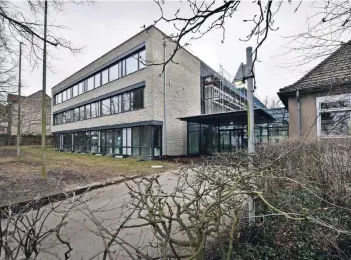  ?? RP-FOTO: MARKUS VAN OFFERN ?? Der Neubau wurde schon übergeben. Ab Herbst soll die Schule komplett fertig sein.