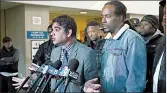  ?? ANTONIO PEREZ/CHICAGO TRIBUNE ?? Attorney Joshua Tepfer, left, and Deon Willis, who served prison time on drug charges, speak Friday after conviction­s against seven people were thrown out.