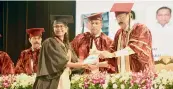  ?? — DC ?? Vice-president Venkaiah Naidu presents medals to toppers during the graduation ceremony at Malla Reddy Institute of Medical and Dental Sciences on Saturday.