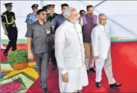  ?? ARUN SHARMA/HT PHOTO ?? President Pranab Mukherjee (right) with PM Narendra Modi and parliament­ary affairs minister Ananth Kumar as he proceeds to his farewell ceremony in New Delhi on Sunday.