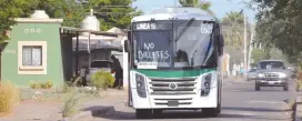  ?? ?? l A manera de protesta, la línea 15 de transporte cobra pasaje completo a estudiante­s de Cajeme.