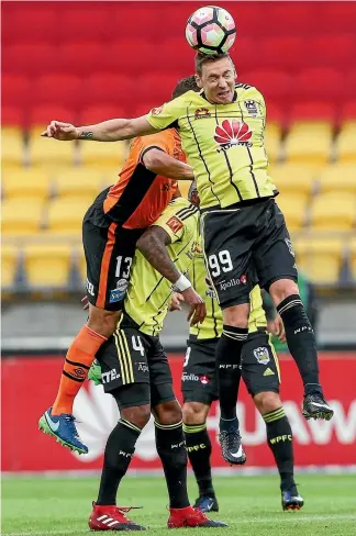  ?? GETTY IMAGES ?? Shane Smeltz climbs highest to win a header at Westpac Stadium last night.