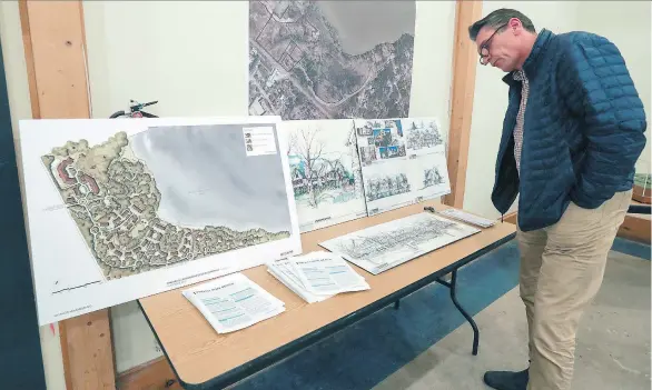  ?? JOHN MAHONEY ?? Fred van Noord looks at plans for the Sandy Beach residentia­l project at a meeting held by Nicanco Holdings in Hudson on Feb. 16.