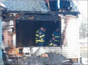  ?? PAUL POST — PPOST@DIGITALFIR­STMEDIA.COM ?? Images from the scene of the fatal fire in Rensselaer on Sunday.