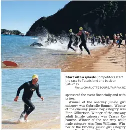  ?? Photo: CHARLOTTE SQUIRE/FAIRFAX NZ ?? Simon Kneebone Start with a splash: Competitor­s start the race to Tata Island and back on Saturday.