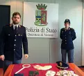  ??  ?? In azione Gli agenti della polizia