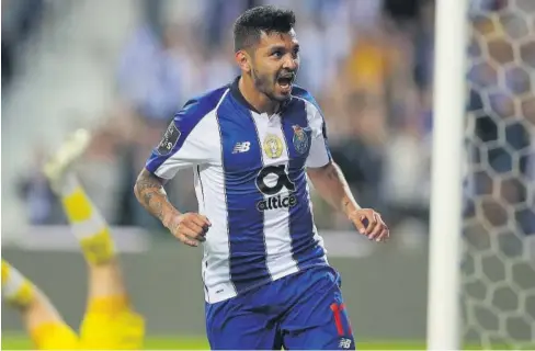  ?? AGENCIAS ?? > El mexicano Jesús “Tecatito” Corona volvió a hacerse presente en el marcador en la liga de Portugal.