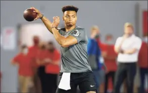  ?? Paul Vernon / Associated Press ?? Ohio State quarterbac­k Justin Fields throws during an NFL pro day March 30 at Ohio State University in Columbus, Ohio.