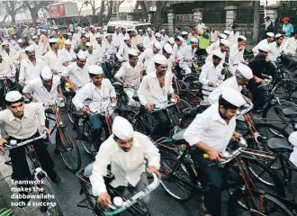  ??  ?? Teamwork makes the dabbawalla­hs such a success