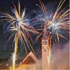  ??  ?? Die Altstadtna­cht am morgigen Freitag endet um 23 Uhr im Stadtgrabe­n wieder mit einem Feuerwerk.