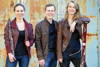  ??  ?? Freuen sich auf den Auftritt in Mühlhausen: Bettina Aust, Robert Aust und Lydia Pantzier (von links) spielen als Formation „Rheingold Trio“Anfang Mai in der Kreisstadt. Foto: Agentur