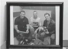  ?? Aaron Ontiveroz, The Denver Post ?? Among Gary Lane’s mementoes is a photo of Lane with Adam Foote and Joe Sakic. The trio is looking at photos from the Avs’ visit with President Bill Clinton.