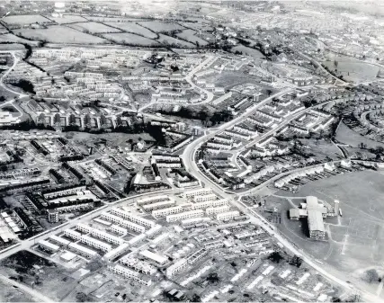  ??  ?? > This picture from April 1965 shows continuing developmen­t and new housing being built in Cwmbran