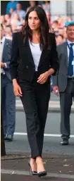  ??  ?? Meghan Markle views the Famine Memorial on the banks of the Liffey. Photo: Getty